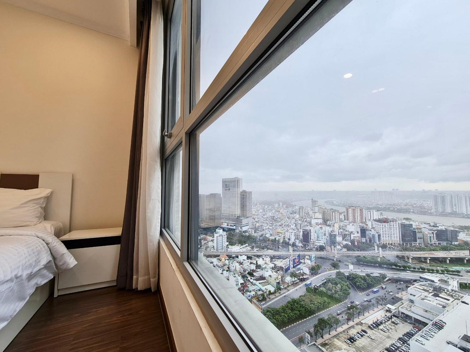 2 Bed At Landmark Plus - Vinhomes *